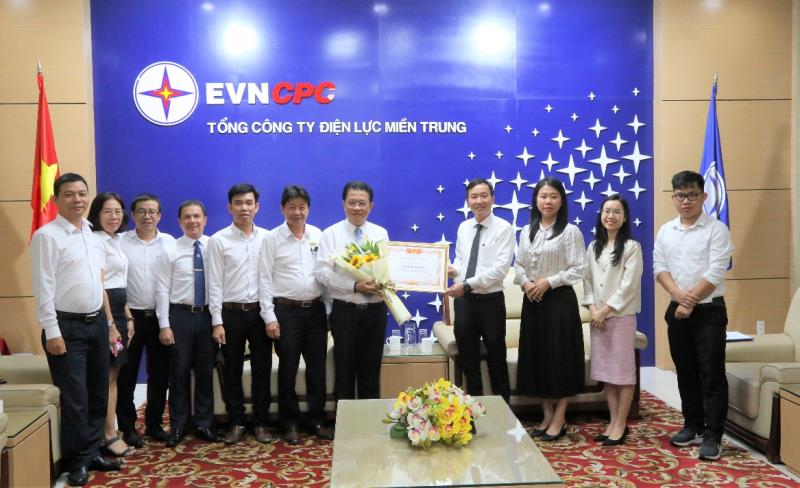 Ông Ngô Tấn Cư - Thành viên HĐTV, Tổng giám đốc EVNCPC phát biểu tại buổi lễ