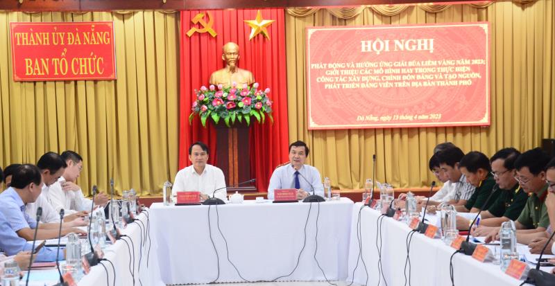 Trưởng ban Tổ chức Thành ủy Đà Nẵng Nguyễn Đình Vĩnh phát biểu tại hội nghị.