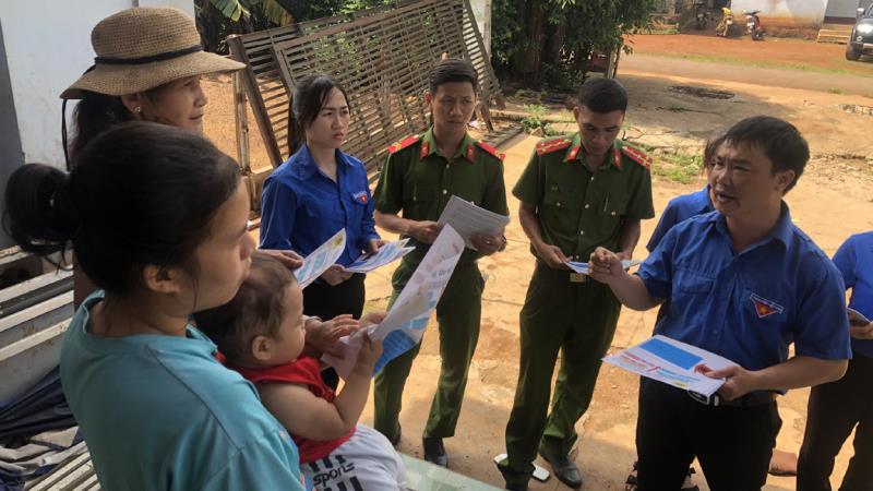 Lực lượng Công an cơ sở tại Đắk Nông đẩy mạnh công tác tuyên truyền, nâng cao nhận thức cho người dân về phòng ngừa các loại tội phạm, trong đó có tội phạm xâm hại trẻ em.