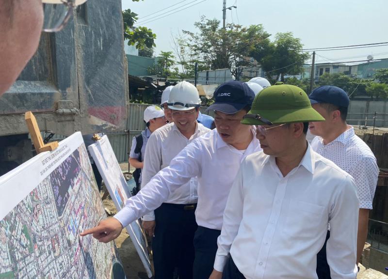 Bí thư Thành ủy Đà Nẵng yêu cầu cơ quan liên quan sớm hoàn thiện và đưa các dự án vào hoạt động, chấm dứt việc nước thải tràn ra biển.