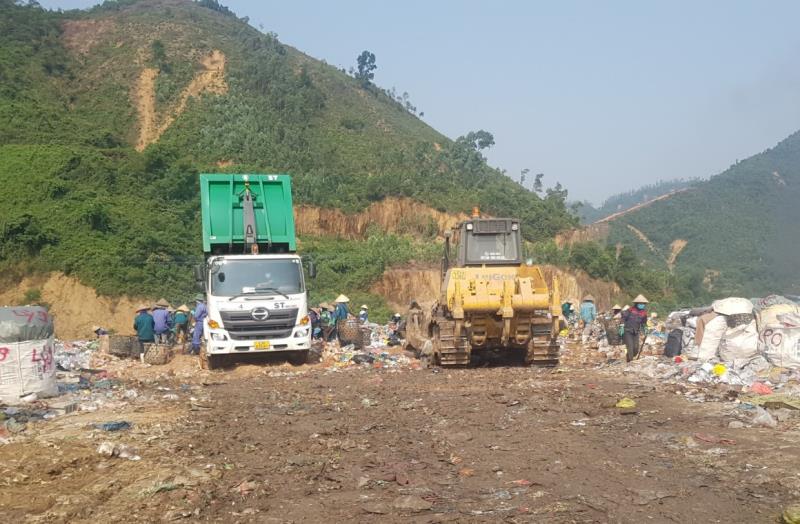 5 hộc rác tại bãi rác Khánh Sơn đã lấp đầy, việc đầu tư các nhà máy xử lý rác thải rắn trở lên cấp bách.