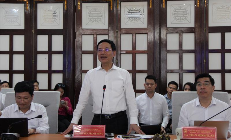 Bộ trưởng Bộ Thông tin và Truyền Thông Nguyễn Mạnh Hùng đề nghị các cục, doanh nghiệp hỗ trợ tối đa Thừa Thiên - Huế trong chuyển đổi số.