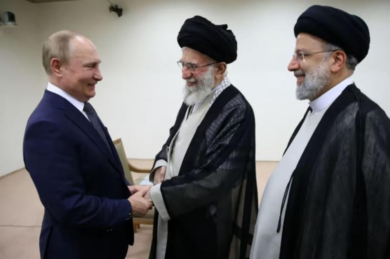 Tổng thống Nga Vladimir Putin (trái) gặp các nhà lãnh đạo Iran tại Tehran vào mùa hè năm 2022. Ảnh: Reuters