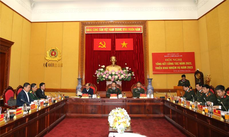 Thiếu tướng Vũ Hồng Văn phát biểu kết luận Hội nghị.