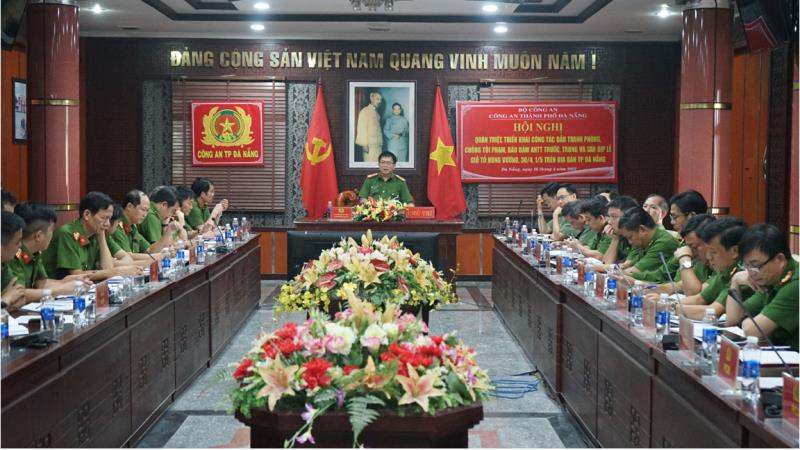 Đại tá Nguyễn Văn Tăng phát biểu chỉ đạo tại Hội nghị

.