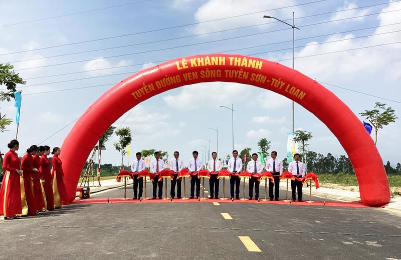 Chính thức thông xe và đưa vào sử dụng tuyến đường ven sông Tuyên Sơn - Túy Loan.
