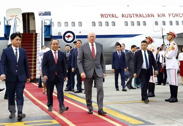 Toàn quyền Australia David Hurley đến sân bay Nội Bài, bắt đầu chuyến thăm cấp Nhà nước tới Việt Nam.