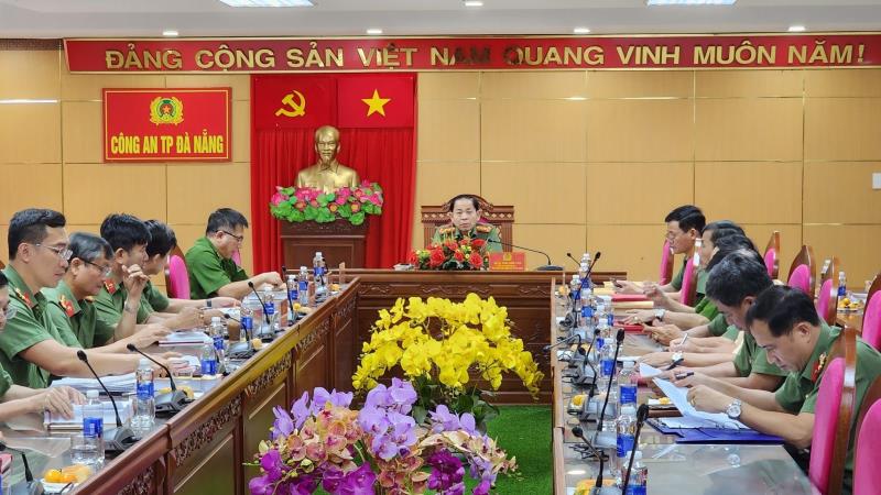 Công an TP Đà Nẵng dự hội nghị dưới sự chủ trì của Đại tá Trần Đình Liên - Phó Bí thư Đảng ủy, Phó giám đốc Công an TP.