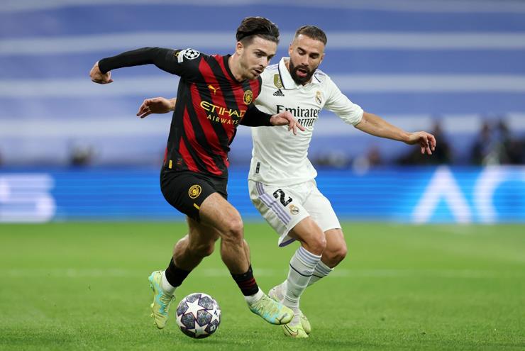 Hai đội ăn miếng trả miếng nhau ngay từ đầu