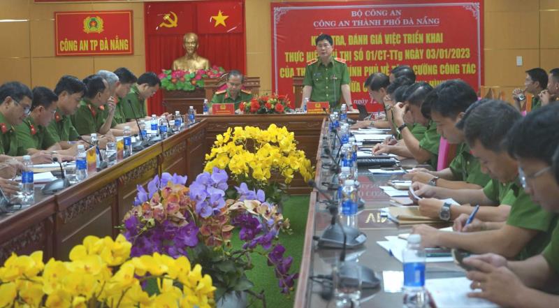 Thiếu tướng Nguyễn Anh Tuấn- Cục trưởng Cục Cảnh sát PCCC và CNCH phát biểu tại buổi làm việc
