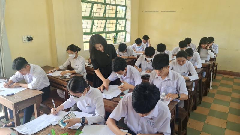HS lớp 12 Đà Nẵng gấp rút ôn tập chuẩn bị cho Kỳ thi Tốt nghiệp THPT 2023.