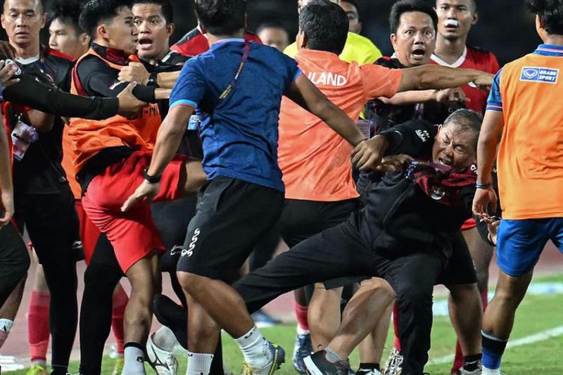 Bóng đá Thái Lan và Indonesia lại “quyết đấu” trong cuộc chiến mới.