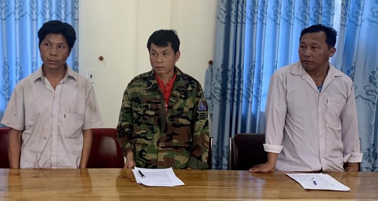 Ba đối tượng phá rừng bị Công an huyện Kỳ Sơn khởi tố.