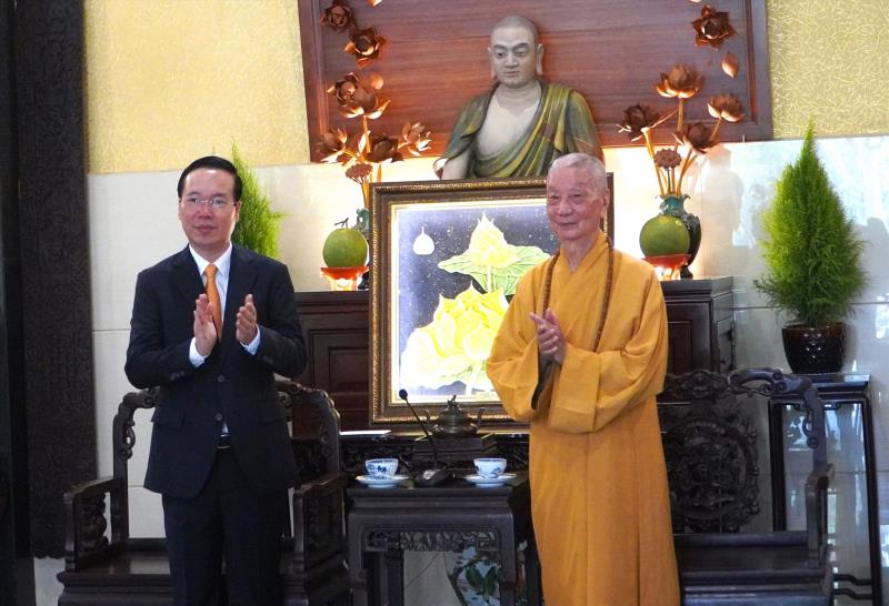 Chủ tịch nước Võ Văn Thưởng và đại lão Hòa thượng Thích Trí Quảng.