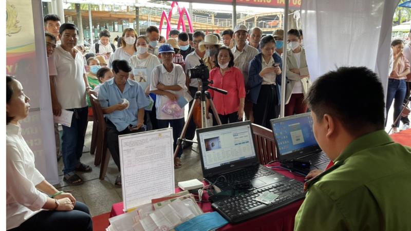 Nơi làm thủ tục cấp CCCD là điểm nhấn của nổi bật "Những ngày văn hóa đồng hương Quảng Nam tại TPHCM"