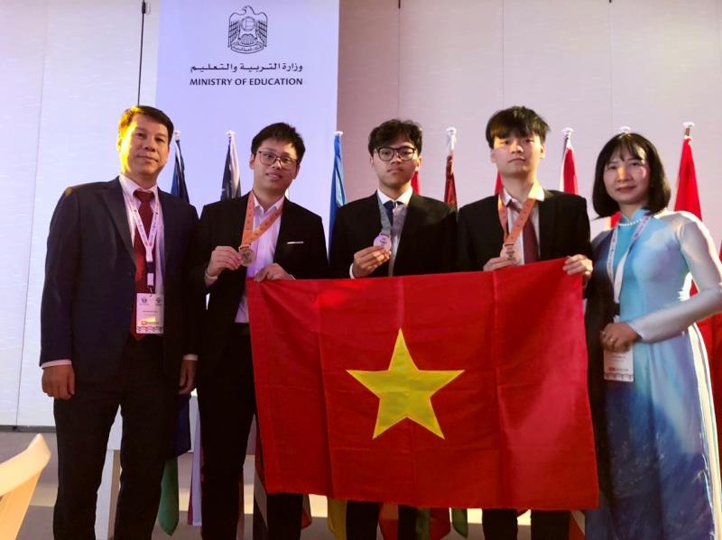 3 thí sinh Việt Nam giành Huy chương Olympic Sinh học quốc tế năm 2023.