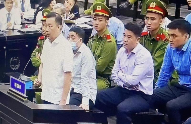 Cựu Phó Chủ tịch Quảng Nam được dẫn giải tới phiên tòa. Ảnh: CTV