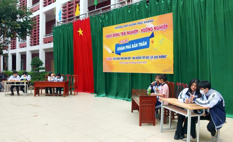 Học sinh Trường THCS Hồng Sơn chia sẻ về việc đối diện với bạo lực học đường.