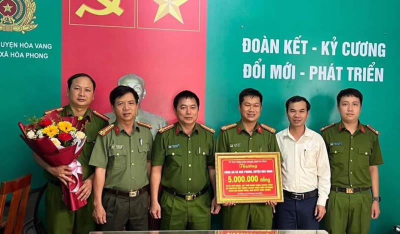 Các tầng lớp nhân dân xã Hòa Phong tham gia hội trại, biểu dương lực lượng trong Ngày hội Toàn dân bảo vệ an ninh Tổ quốc.
