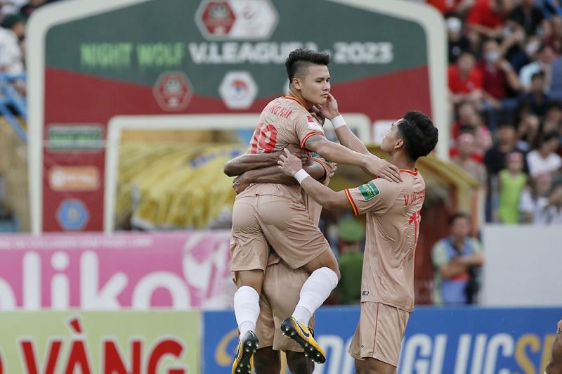Quang Hải gần như nắm trong tay chức vô địch với Công an Hà Nội ngay khi vừa tái hợp V.League