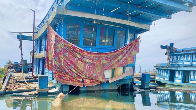 Một tàu cá tiền tỷ hư hỏng chìm xuống sông Phú Thọ, đoạn giáp ranh 2 xã Nghĩa An và Nghĩa Phú, TP Quảng Ngãi.