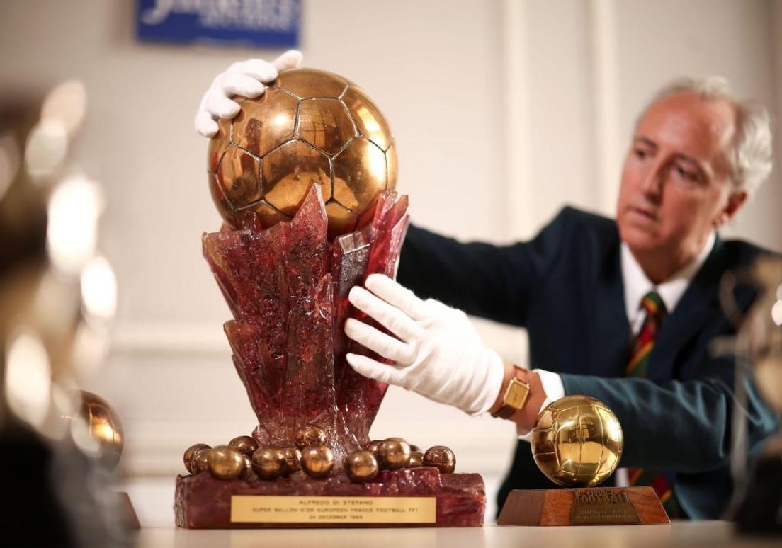 France Football úp mở tái khởi động Siêu quả bóng vàng