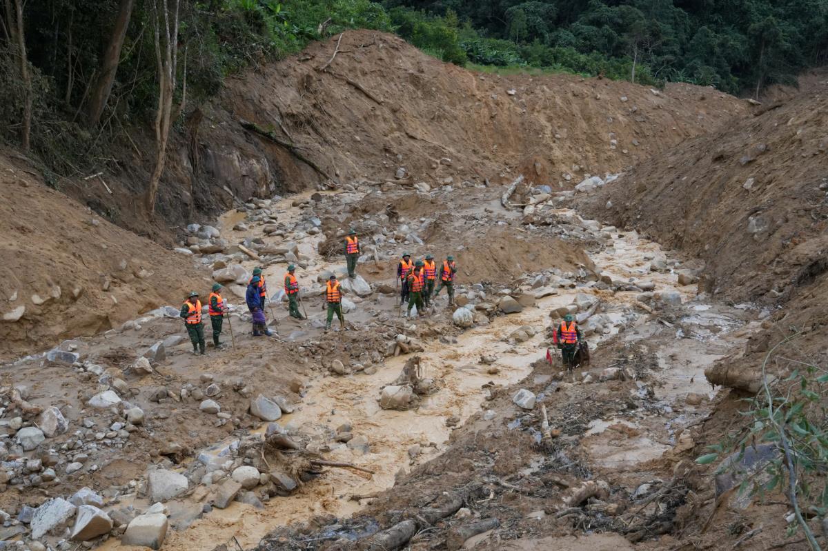 Phát hiện thi thể đầu tiên trong vụ sạt lở núi ở Hùng Sơn