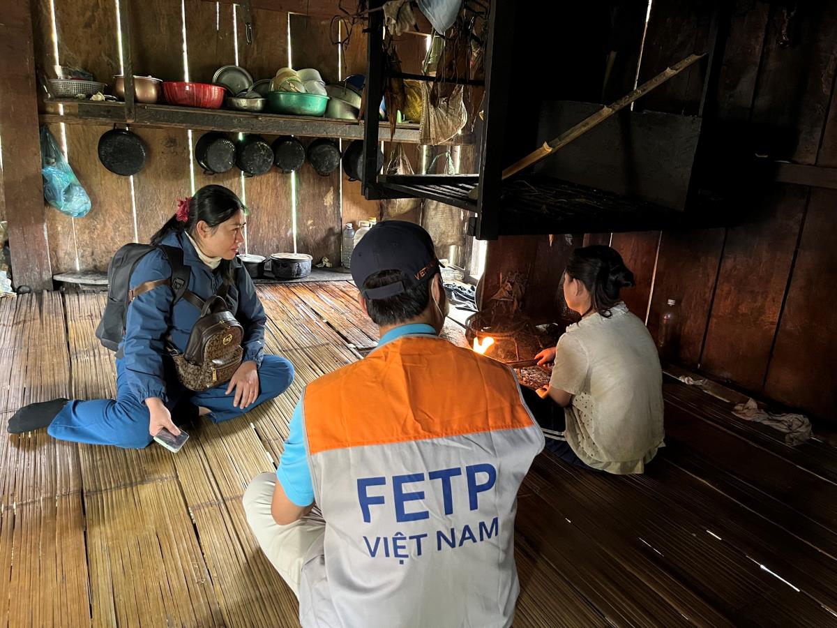 Phái đoàn Ngoại giao Hoa Kỳ tham gia ứng phó bệnh sởi tại Nam Trà My, Quảng Nam