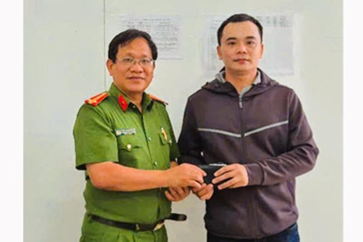 Ví hồi cố chủ
