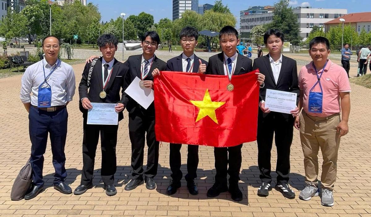 Học sinh Đà Nẵng giành Huy chương Đồng Olympic Vật lý châu Âu 2025
