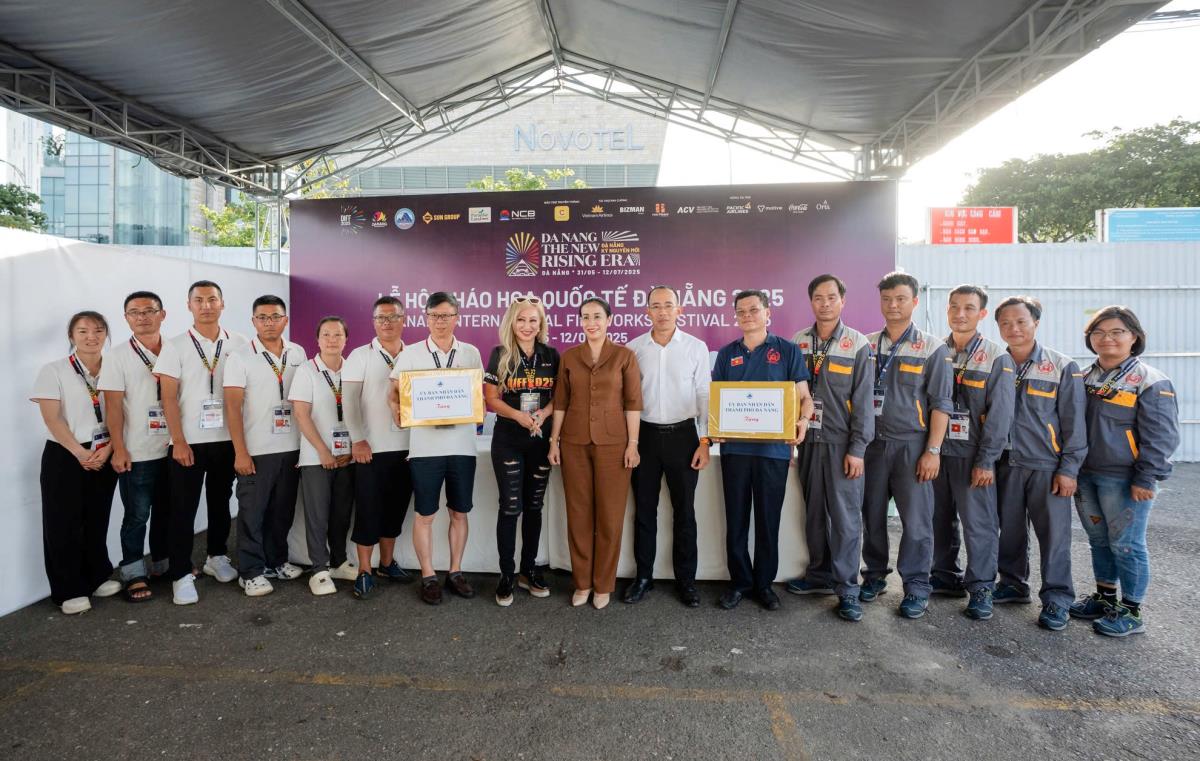 Lãnh đạo thành phố gặp gỡ, động viên hai đội pháo hoa Việt Nam và Trung Quốc trước đêm chung kết DIFF 2025