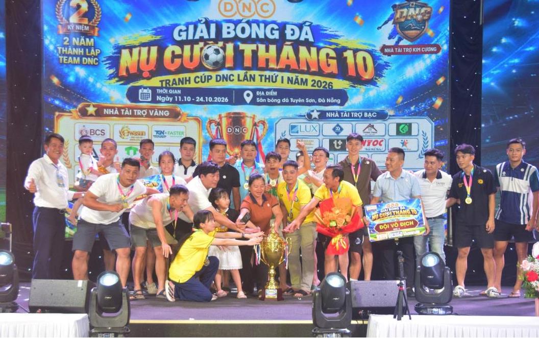 Giải bóng đá Nụ cười tháng 10 quyên góp hơn 50 triệu đồng ủng hộ nạn nhân nhiễm chất độc da cam