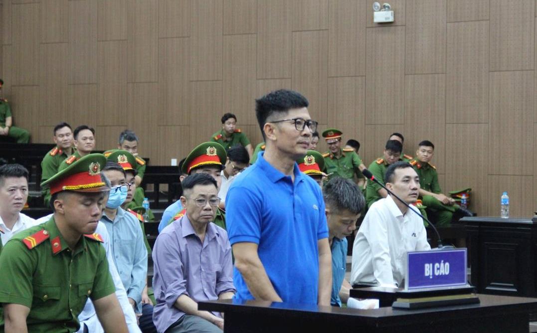 Các bị cáo liên quan đến vụ án tại phiên tòa sáng 8-9.