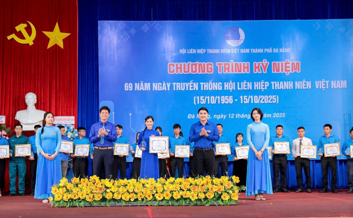 Gương “Thanh niên sống đẹp” Trà Thị Thu, cô giáo lan tỏa cảm hứng về tinh thần của tuổi trẻ.