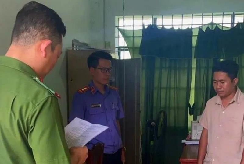 Cơ quan điều tra đọc lệnh bắt bị can Ức Kim Khoan.