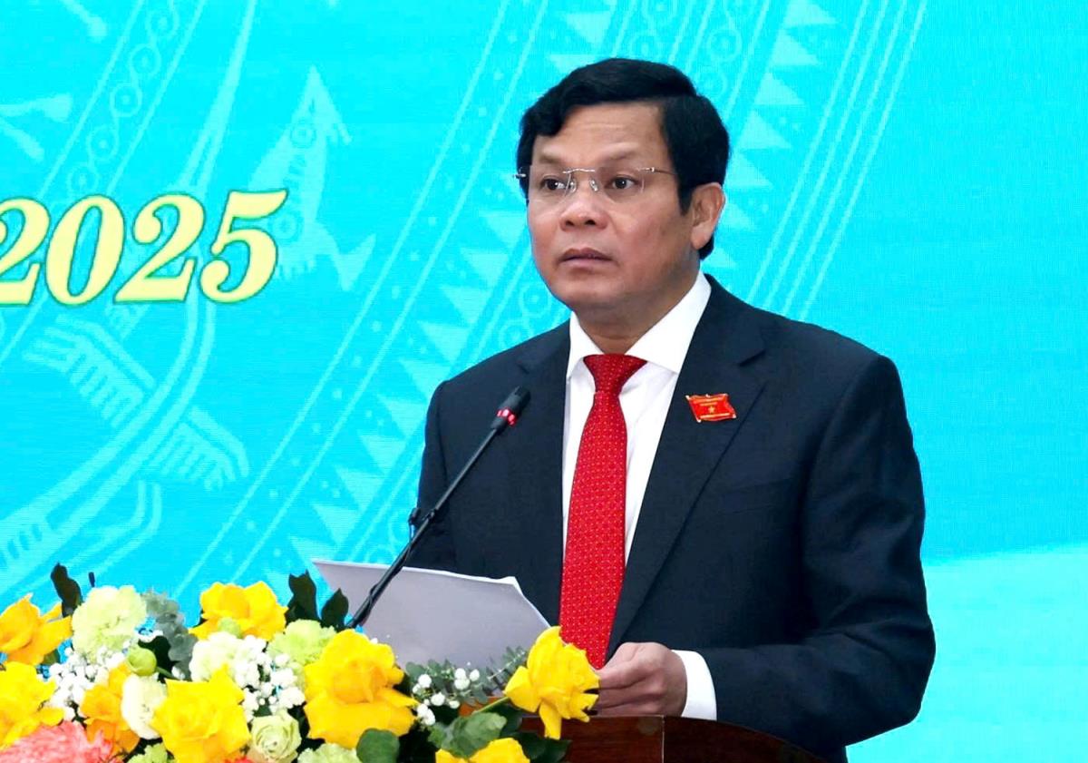 Thi công công trình đường cất hạ cánh số 2 Cảng hàng không Phù Cát.