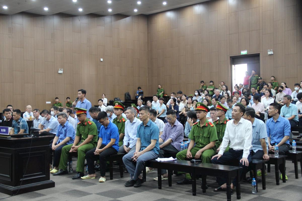 Các bị cáo tại phiên tòa.