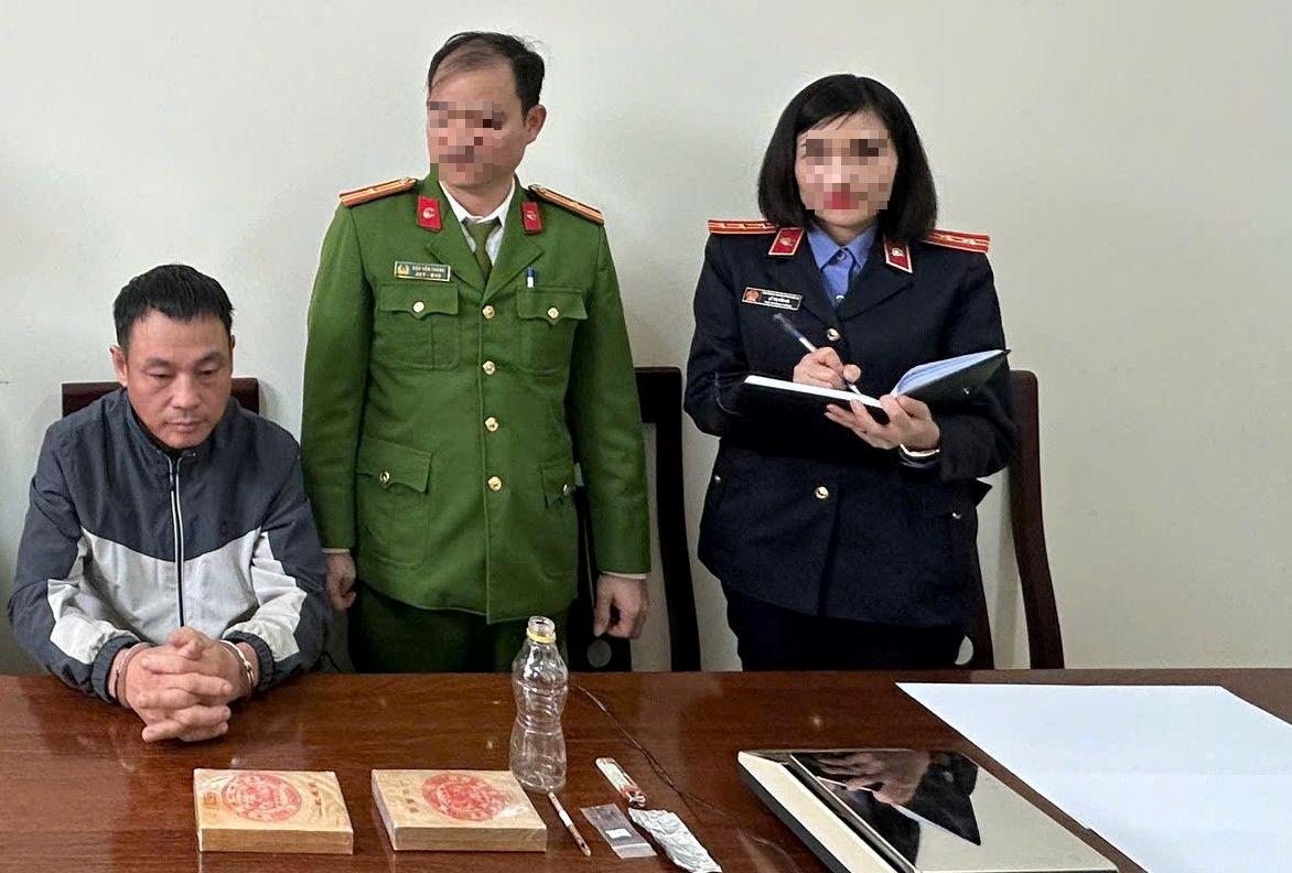 Lực lượng BĐBP tỉnh Nghệ An bắt đối tượng Và Bá Cha cùng số ma túy.