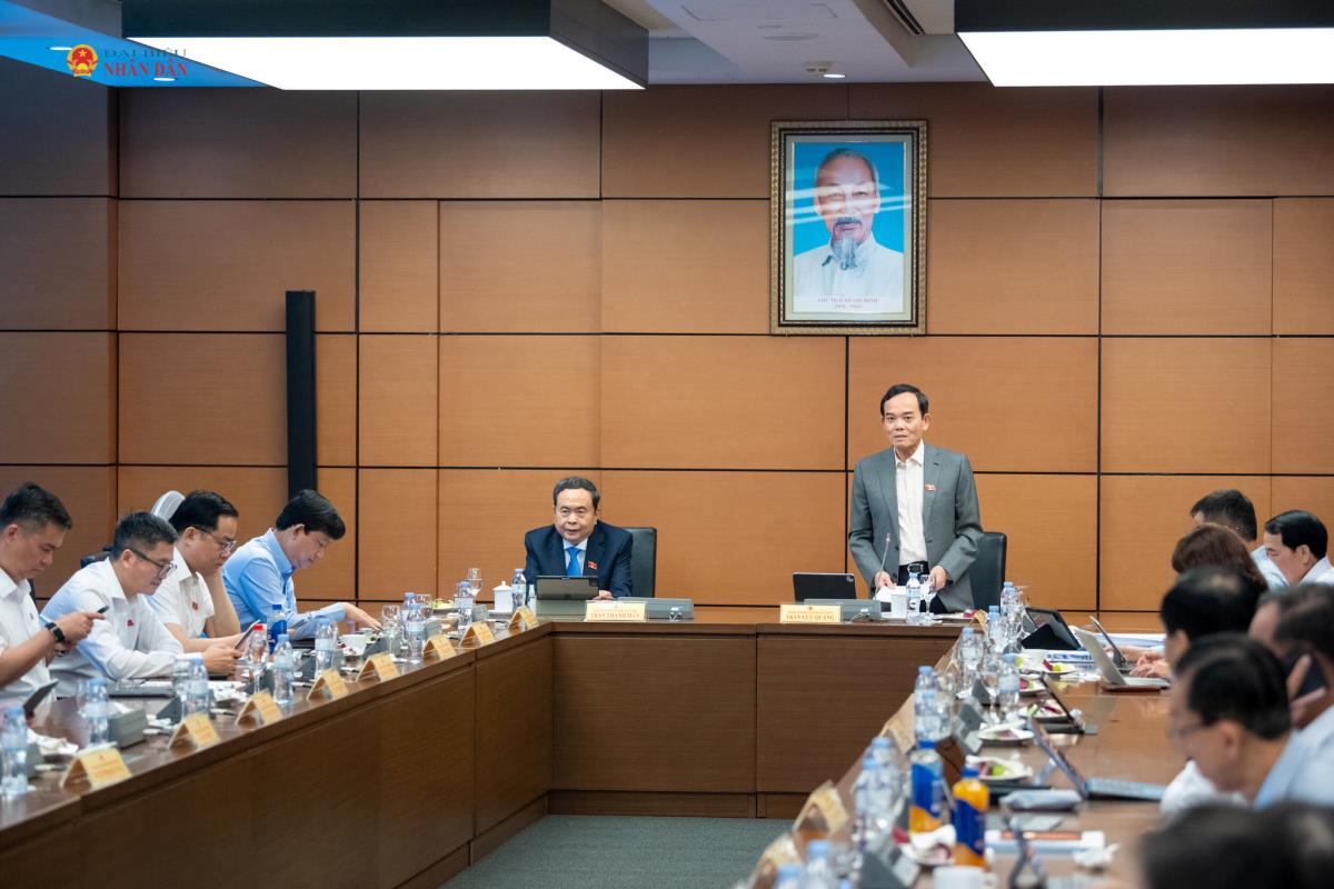 Toàn cảnh phiên thảo luận tại tổ, Đoàn ĐBQH TP. Hồ Chí Minh. Ảnh: Phạm Thắng