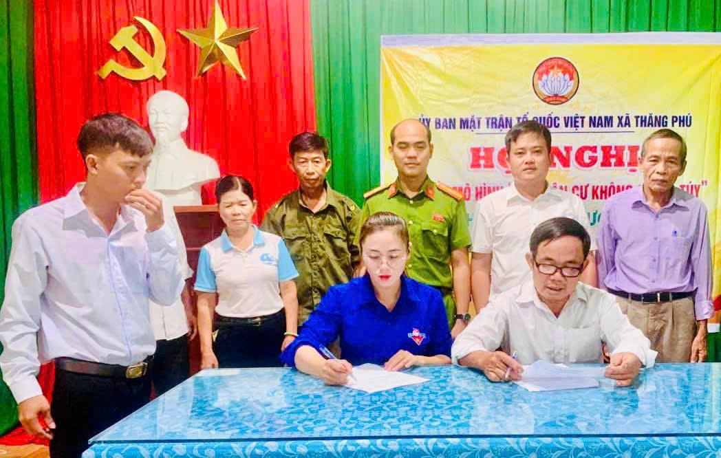 Công an xã Thăng Phú tham mưu và triển khai 100% thôn triển khai mô hình "Khu dân cư không ma túy".