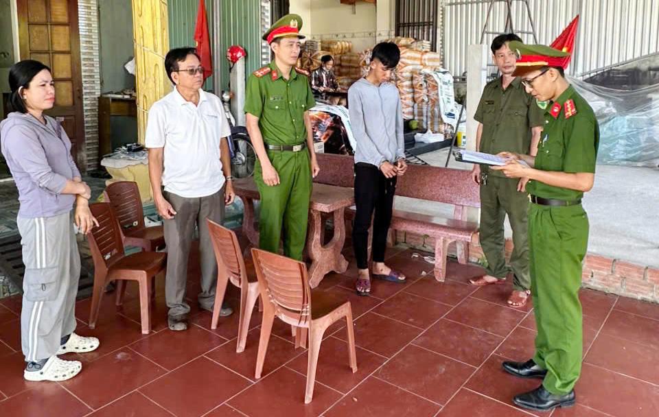 Công an xã Nam Phước khuyến cáo thanh thiếu niên cần nâng cao ý thức chấp hành pháp luật.