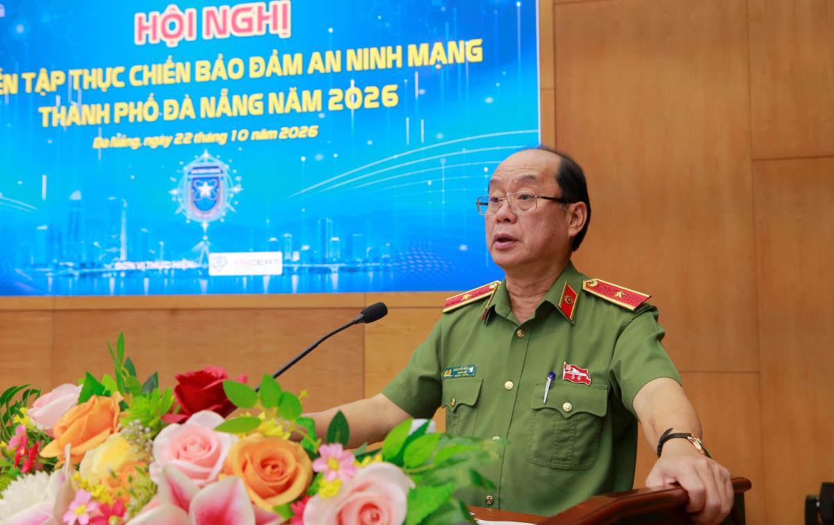 Đại biểu tham dự hội nghị chụp ảnh lưu niệm