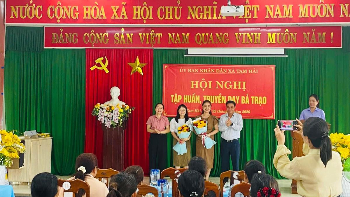 Tập huấn, truyền dạy hát Bả trạo tại xã Tam Hải.