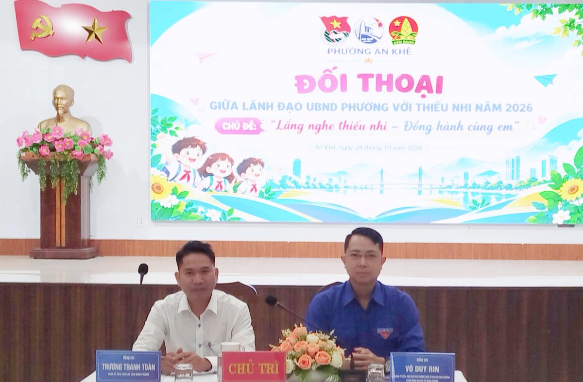 Các em thiếu nhi phát biểu tại buổi đối thoại.