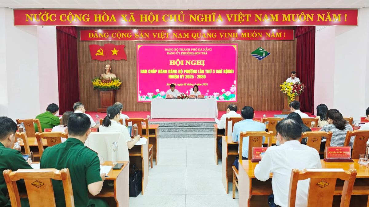 Các đại biểu tham dự buổi hội nghị.