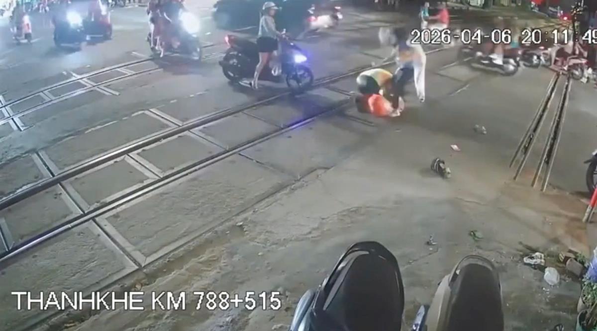 Hình ảnh được ghi lại tại thời điểm xảy ra vụ việc.