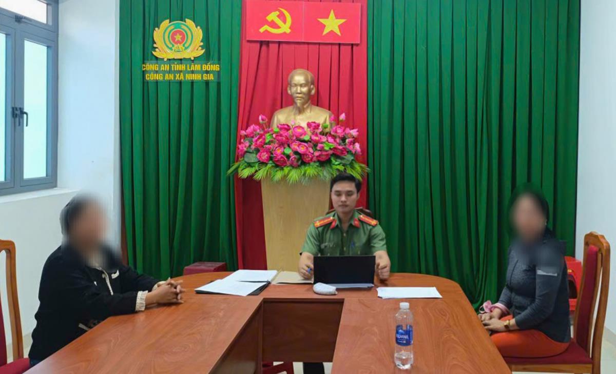 Công an xã Ninh Gia làm việc với các cá nhân liên quan.