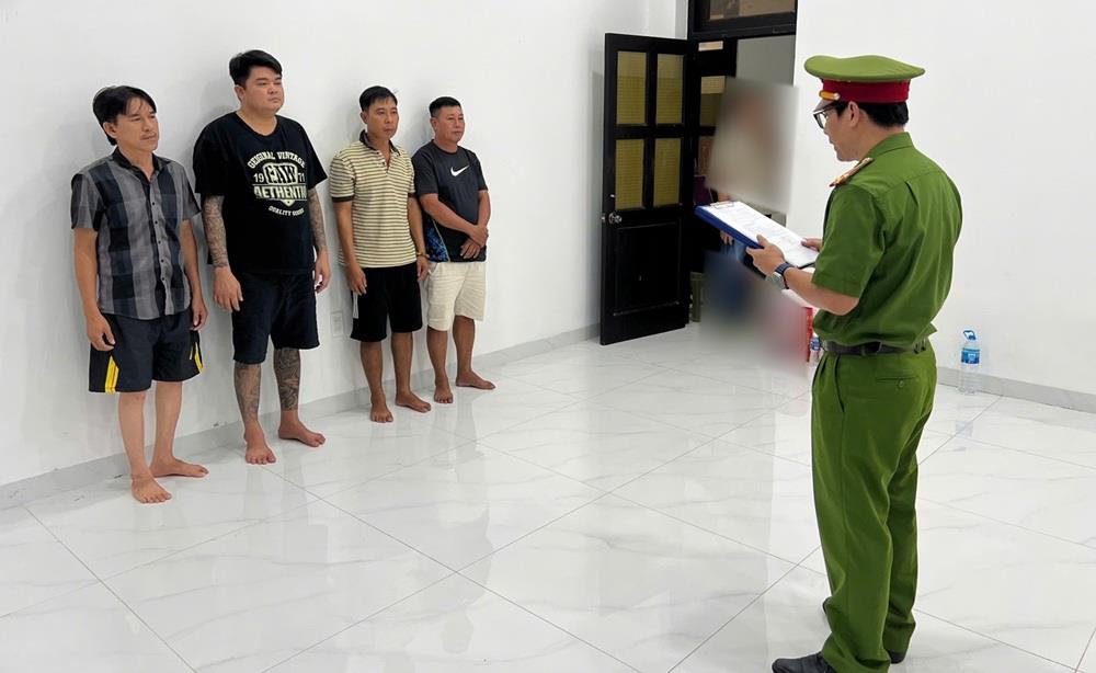 Công an tạm giữ hình sự 4 đối tượng liên quan.