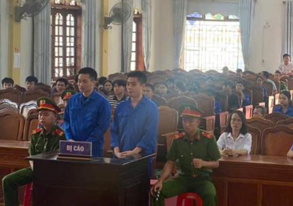 2 bị cáo tại phiên tòa.