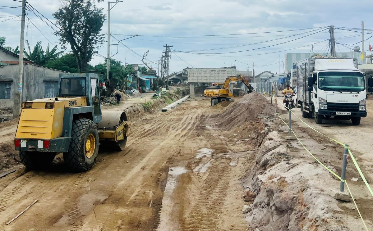 Dự kiến giữa tháng 9, đoạn cầu vượt đường sắt sẽ thông xe.